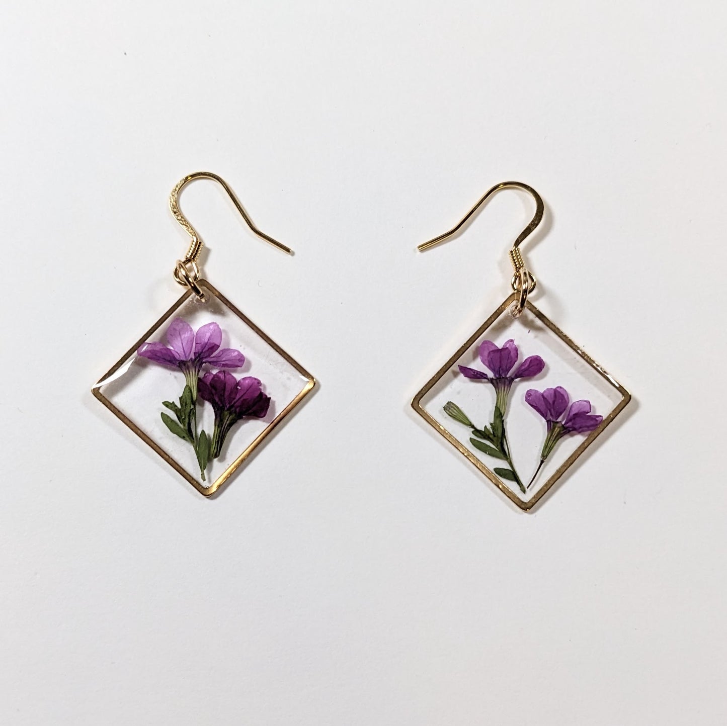 Resin jewellery making with pressed flowers